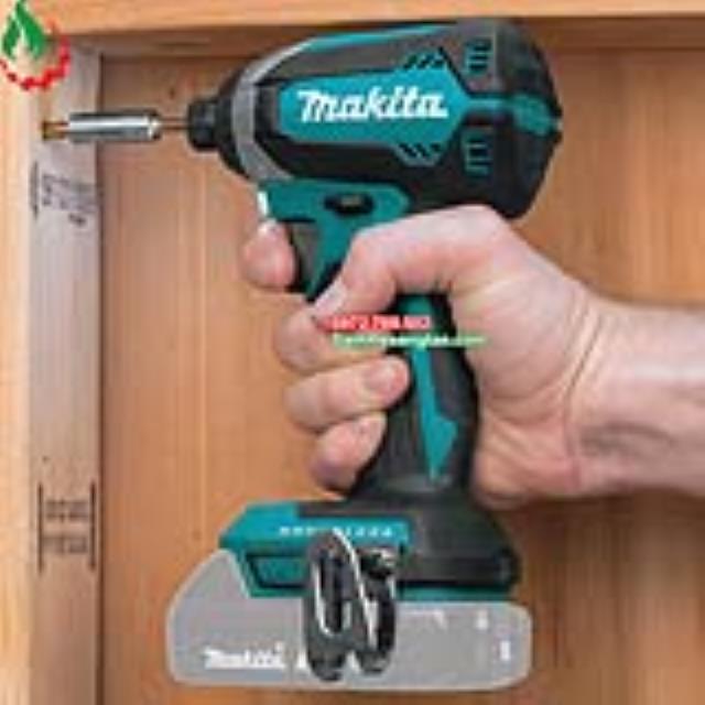 Máy bắn vít dùng pin makita XDT13