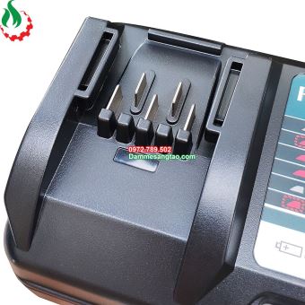 Sạc pin makita 12V max DC10WD nhận mạch zin