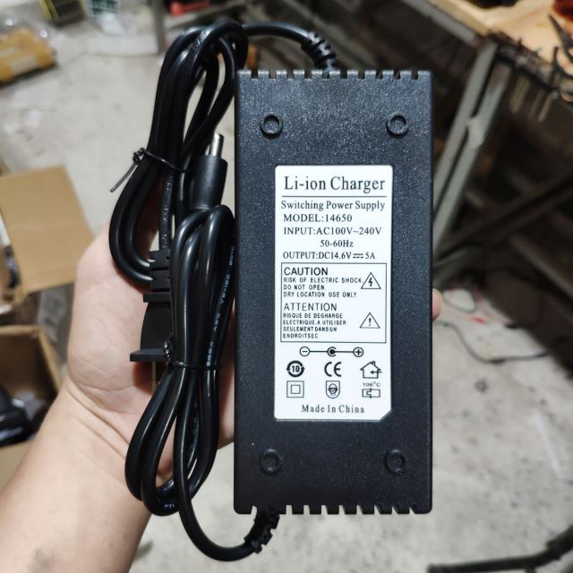 Sạc 4S 14.6V 5A dùng cho pin sắt Li-Fe 3.2V (Có quạt)